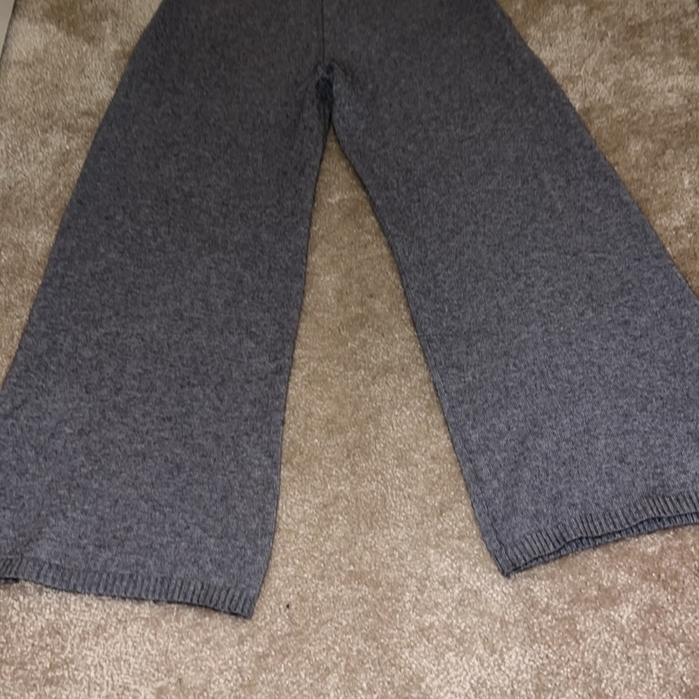 Baci Mini wide leg sweater pant. Sundance Catalog. Size Large. EUC! Gray! - Picture 14 of 16